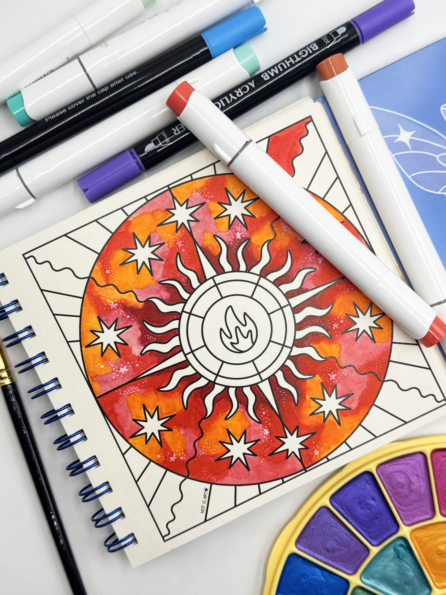 BOX 1: ENCANTO ESENCIAL (incluye saco coloreable + postales)